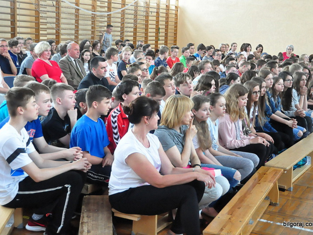 Na pamiątkę 100-lecia odzyskania niepodległości posadzili dąb (FOTO)
