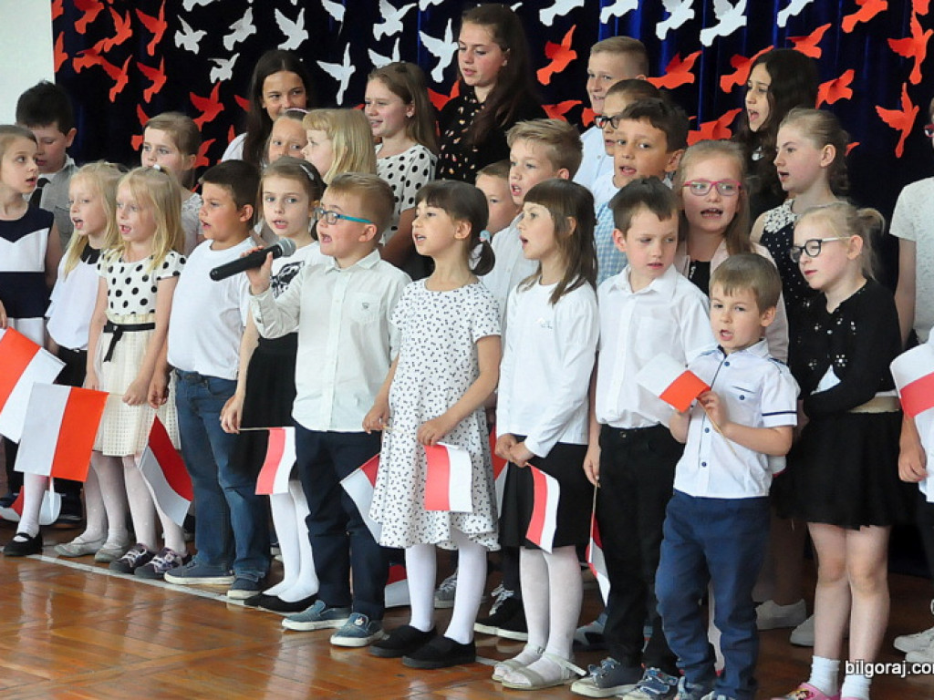Na pamiątkę 100-lecia odzyskania niepodległości posadzili dąb (FOTO)