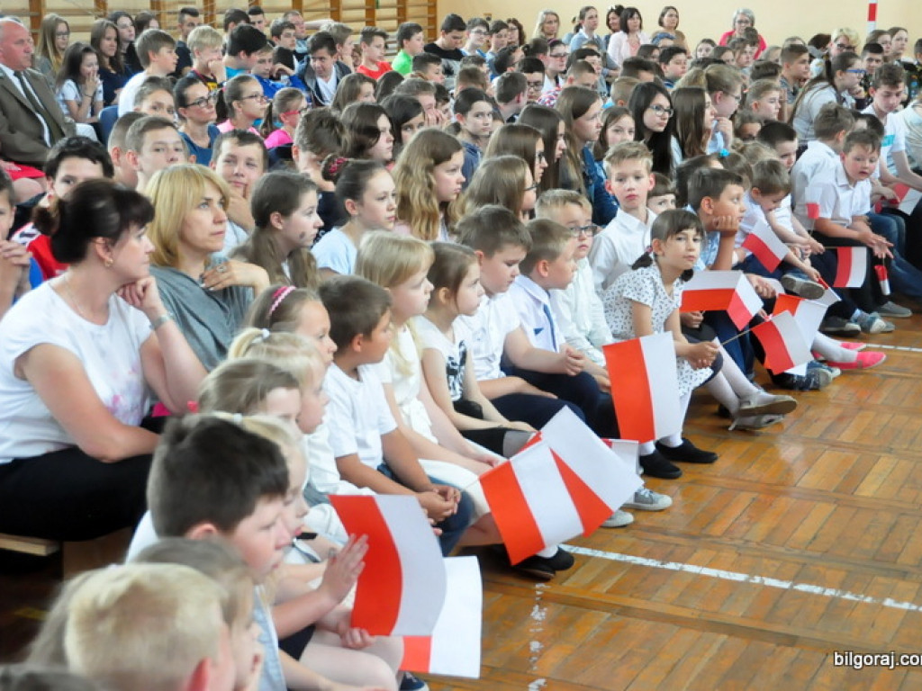 Na pamiątkę 100-lecia odzyskania niepodległości posadzili dąb (FOTO)
