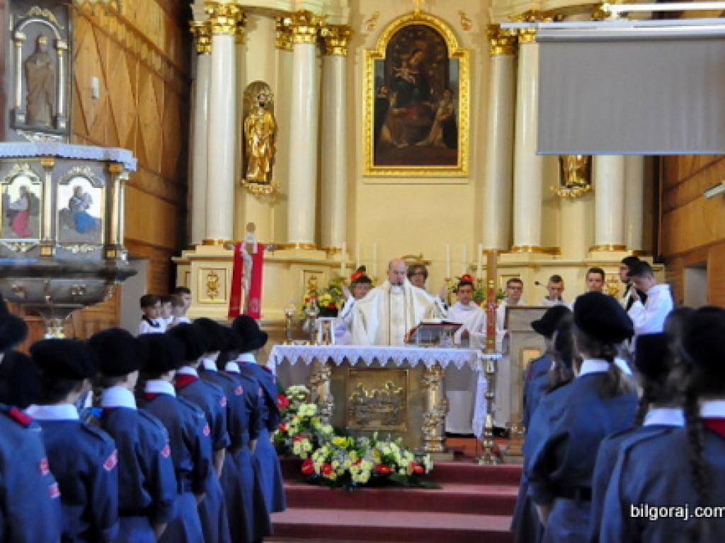 Sztandar dla Szkoły Podstawowej w Majdanie Starym (FOTO)