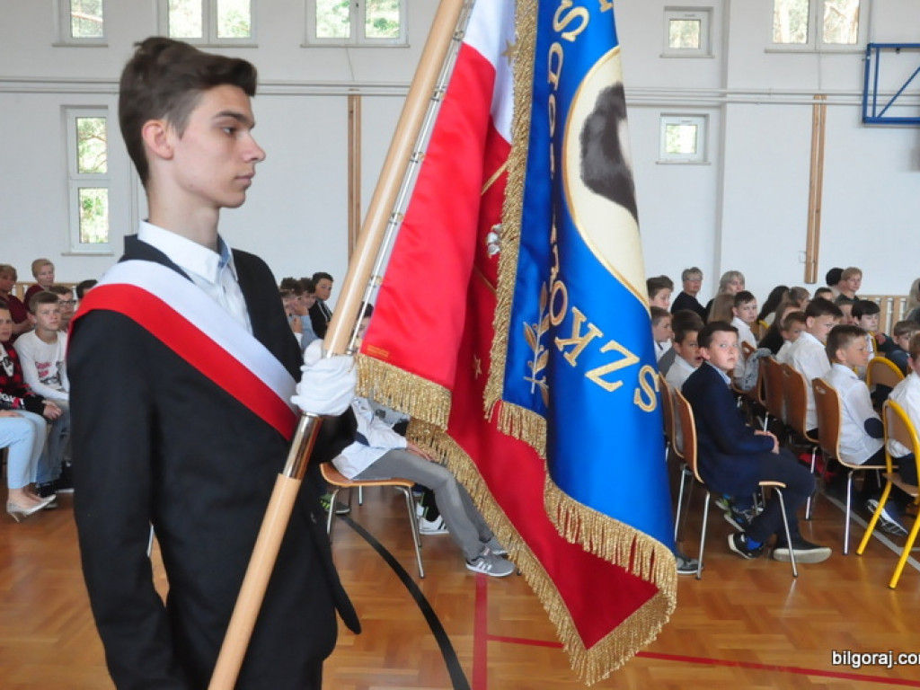 Sztandar dla Szkoły Podstawowej w Majdanie Starym (FOTO)