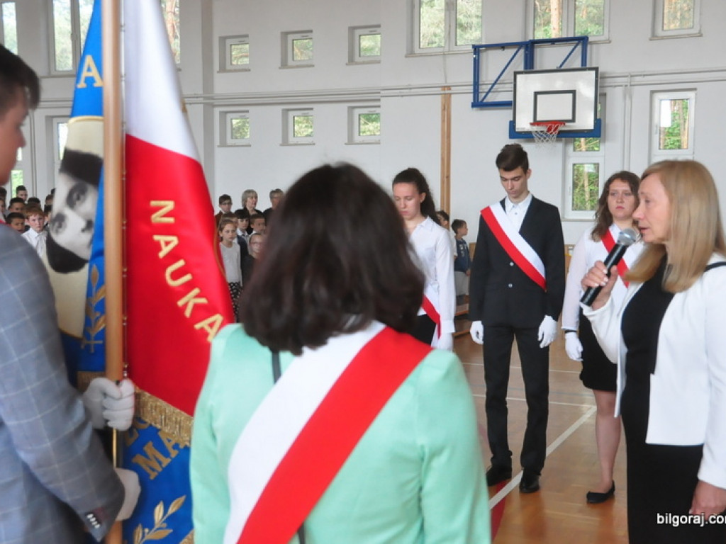 Sztandar dla Szkoły Podstawowej w Majdanie Starym (FOTO)