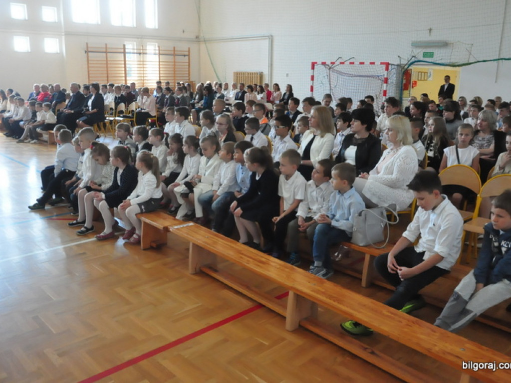 Sztandar dla Szkoły Podstawowej w Majdanie Starym (FOTO)