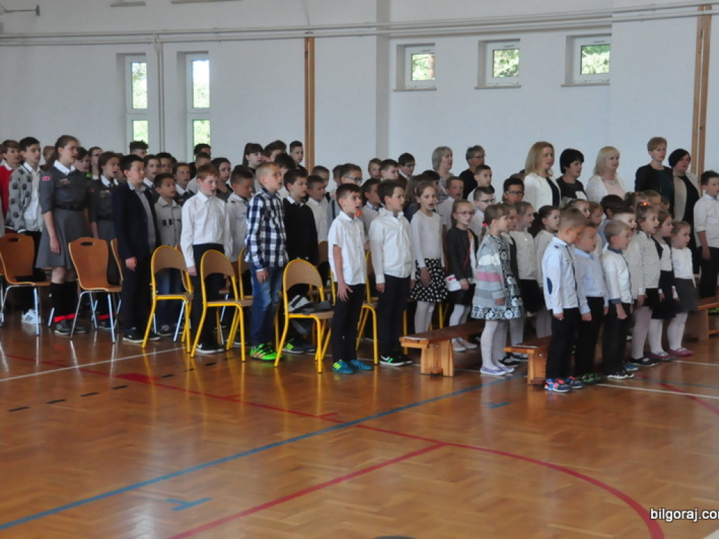Sztandar dla Szkoły Podstawowej w Majdanie Starym (FOTO)