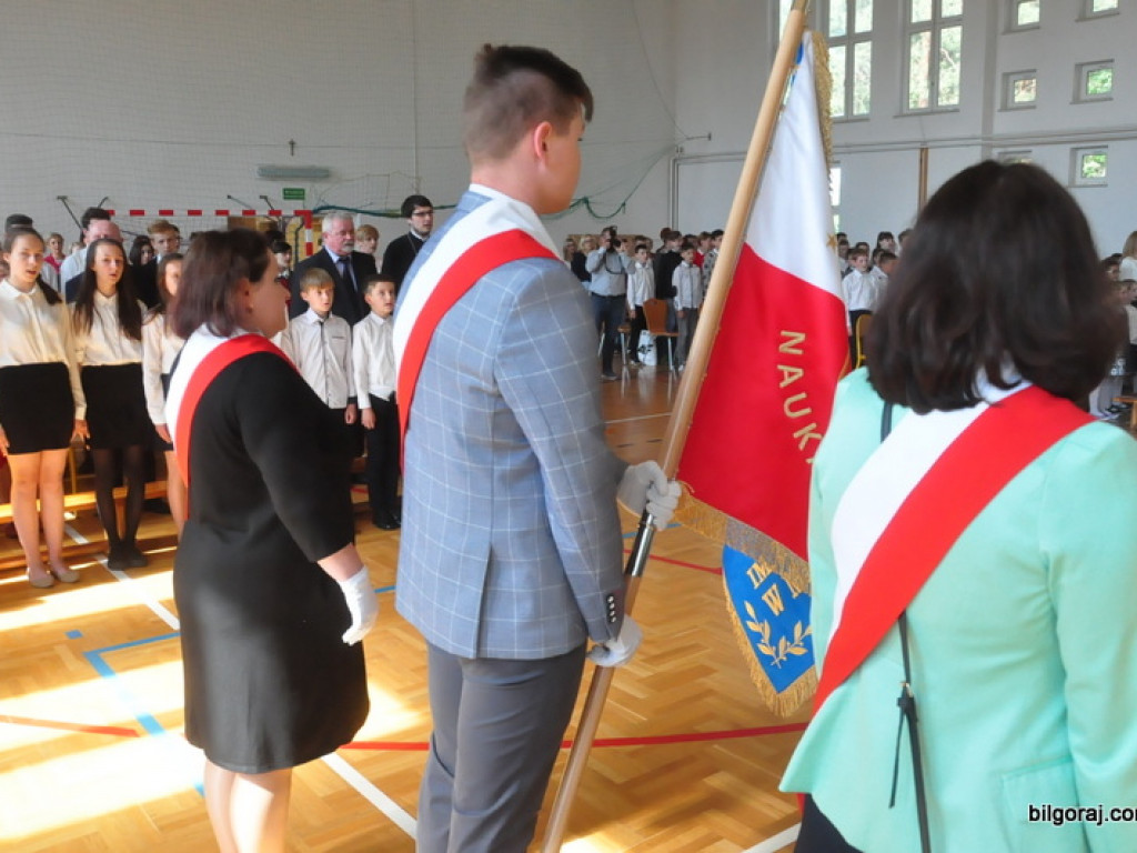 Sztandar dla Szkoły Podstawowej w Majdanie Starym (FOTO)