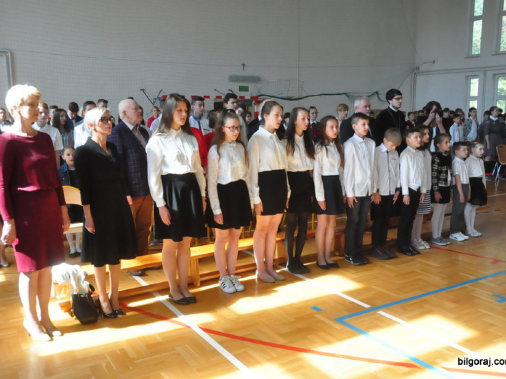 Sztandar dla Szkoły Podstawowej w Majdanie Starym (FOTO)