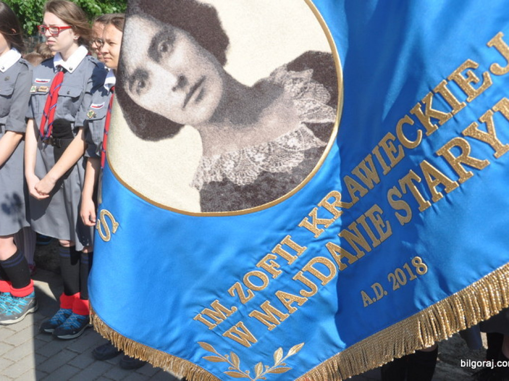 Sztandar dla Szkoły Podstawowej w Majdanie Starym (FOTO)