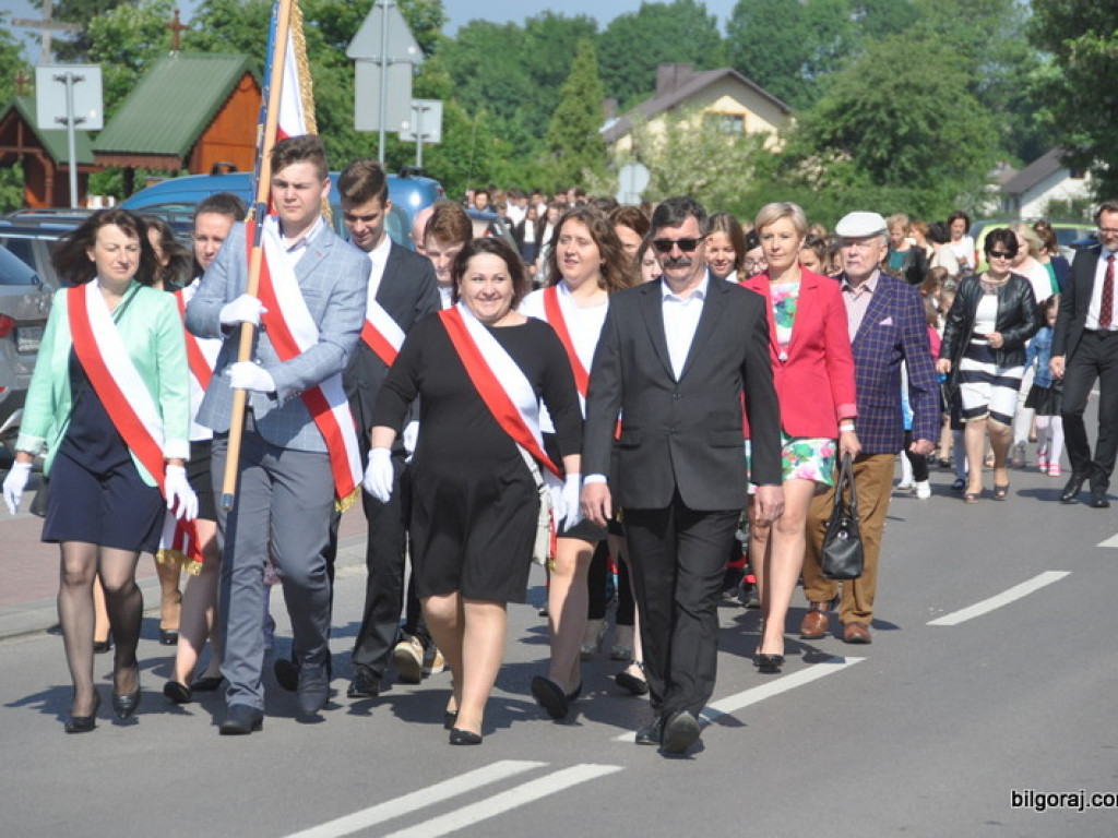 Sztandar dla Szkoły Podstawowej w Majdanie Starym (FOTO)