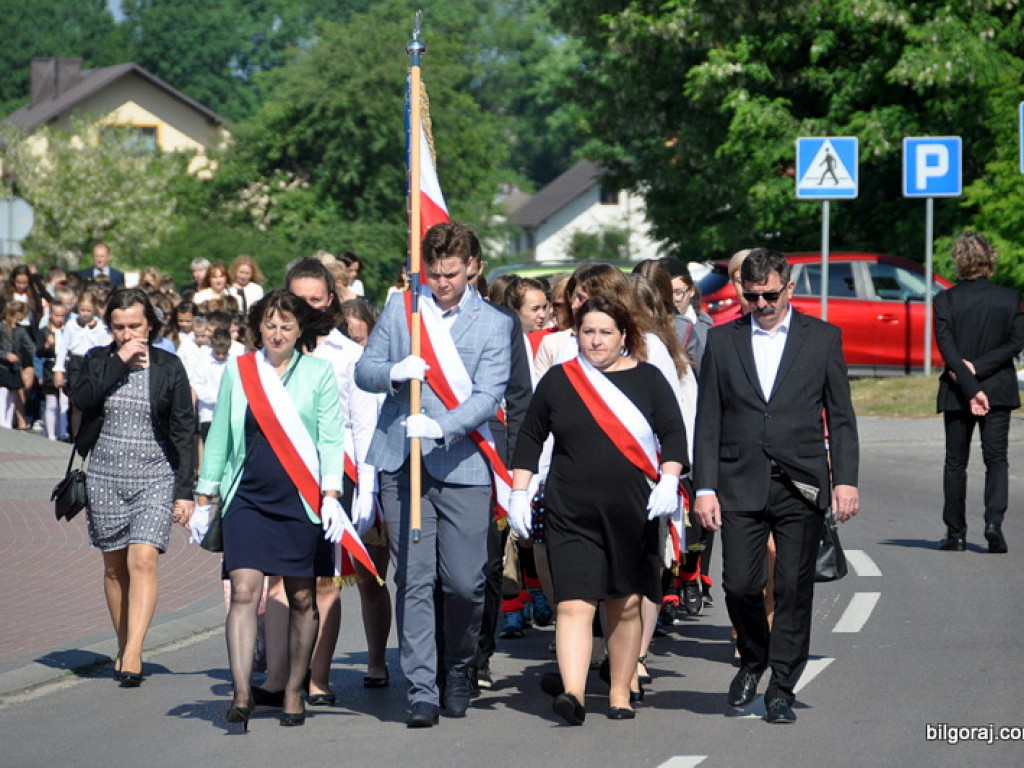 Sztandar dla Szkoły Podstawowej w Majdanie Starym (FOTO)