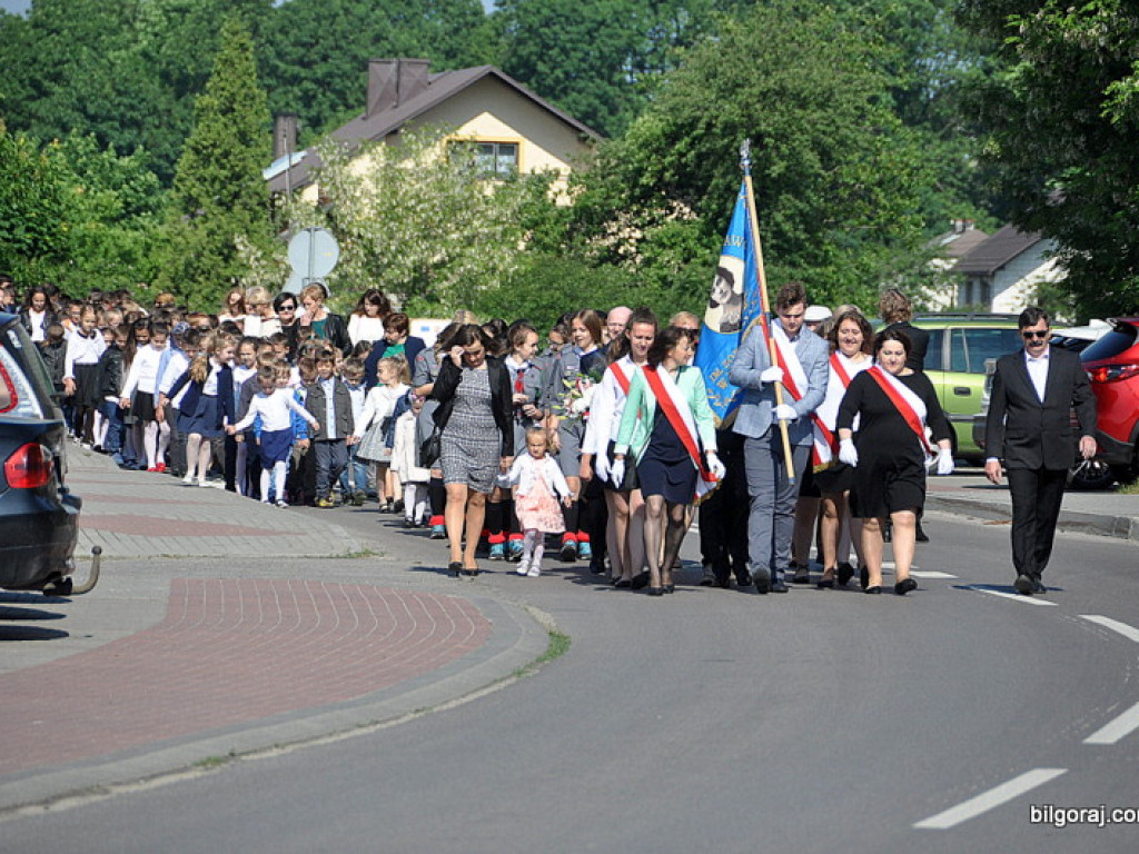 Sztandar dla Szkoły Podstawowej w Majdanie Starym (FOTO)