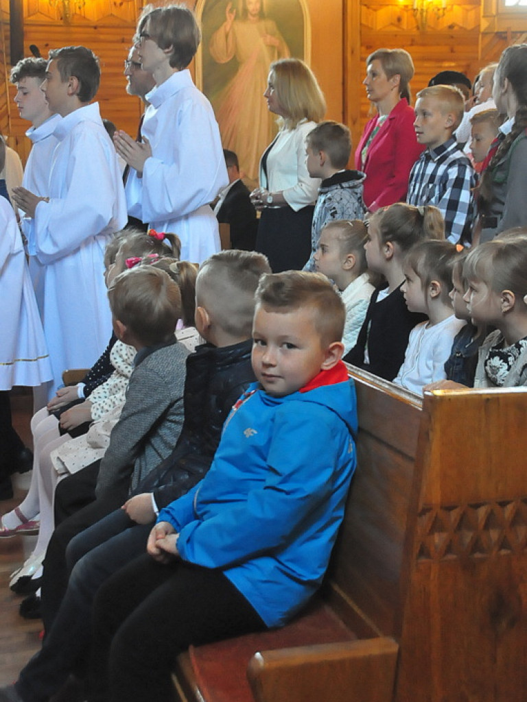 Sztandar dla Szkoły Podstawowej w Majdanie Starym (FOTO)
