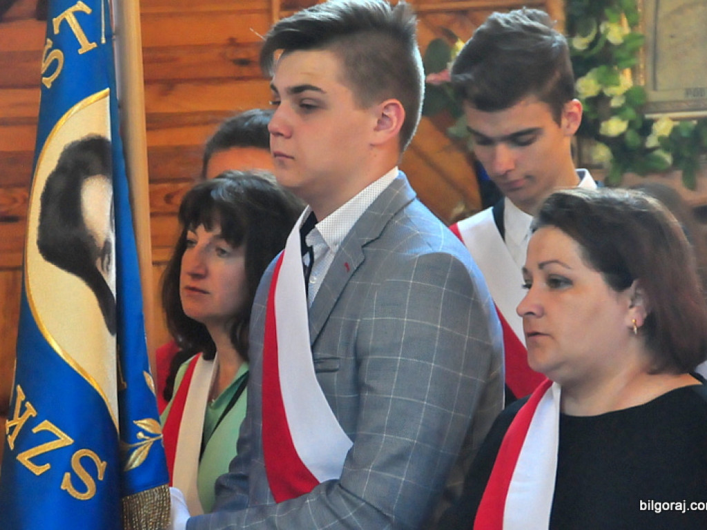 Sztandar dla Szkoły Podstawowej w Majdanie Starym (FOTO)