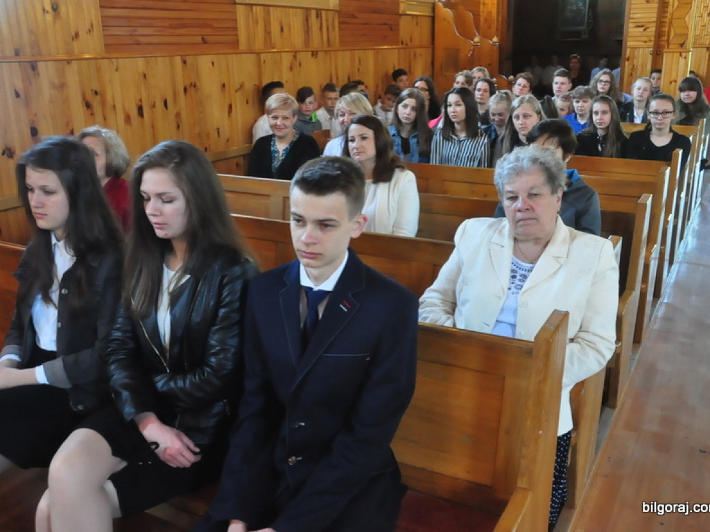 Sztandar dla Szkoły Podstawowej w Majdanie Starym (FOTO)