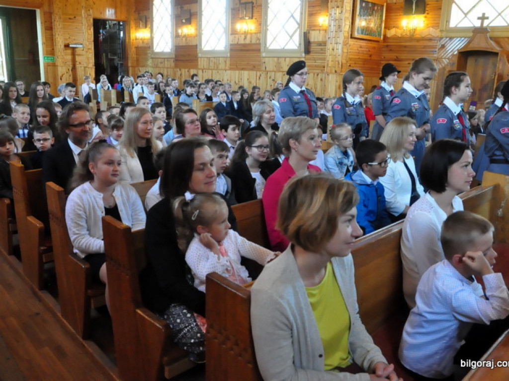Sztandar dla Szkoły Podstawowej w Majdanie Starym (FOTO)