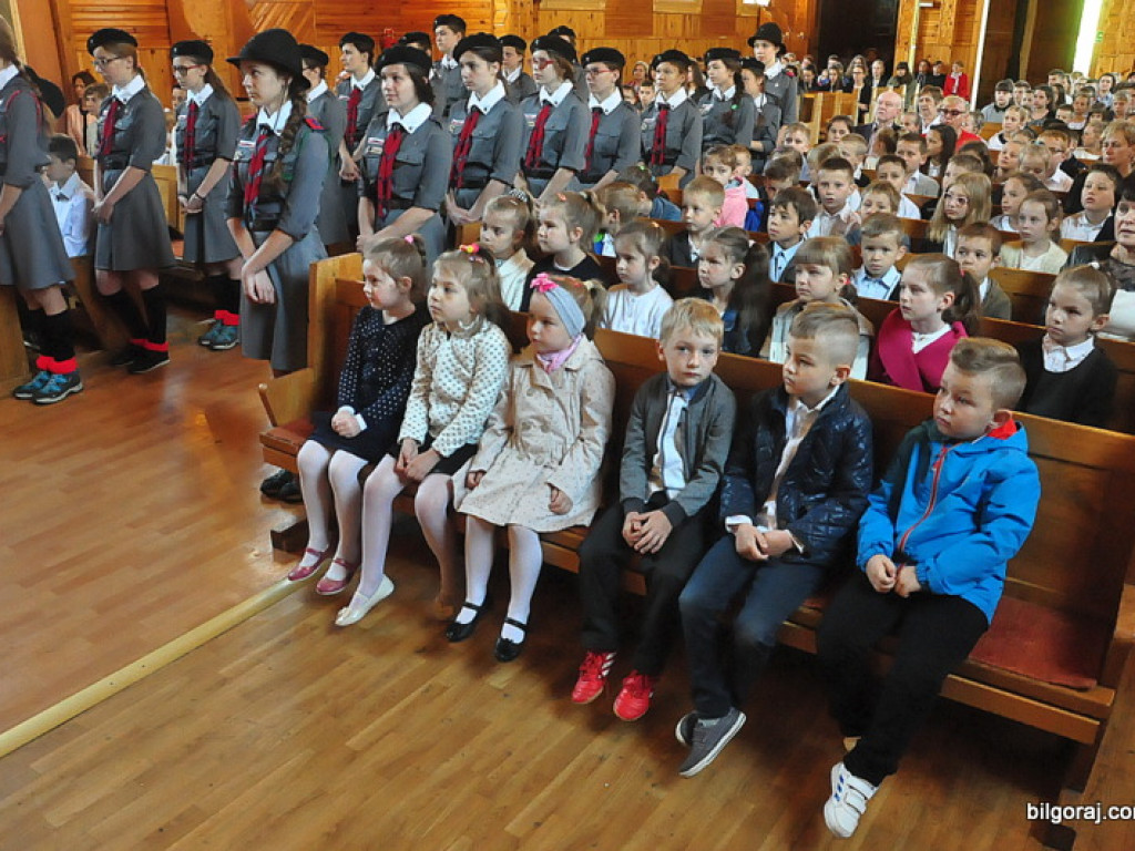 Sztandar dla Szkoły Podstawowej w Majdanie Starym (FOTO)