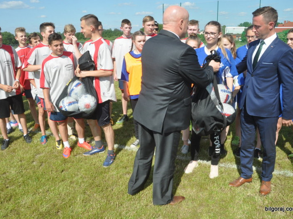 Nowe boiska, plac do ćwiczeń i siłownia zewnętrzna w Gminie Tarnogród i Łukowa. Uroczystego otwarcia dokonał wiceminister Stawiarski (FOTO)