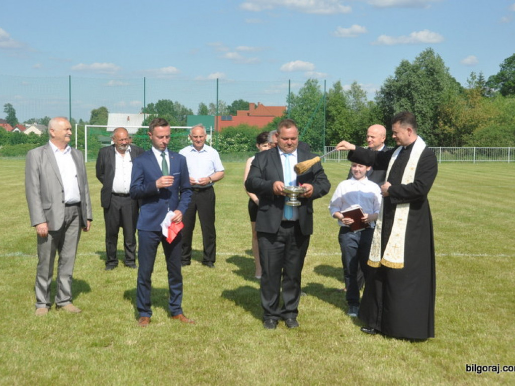 Nowe boiska, plac do ćwiczeń i siłownia zewnętrzna w Gminie Tarnogród i Łukowa. Uroczystego otwarcia dokonał wiceminister Stawiarski (FOTO)