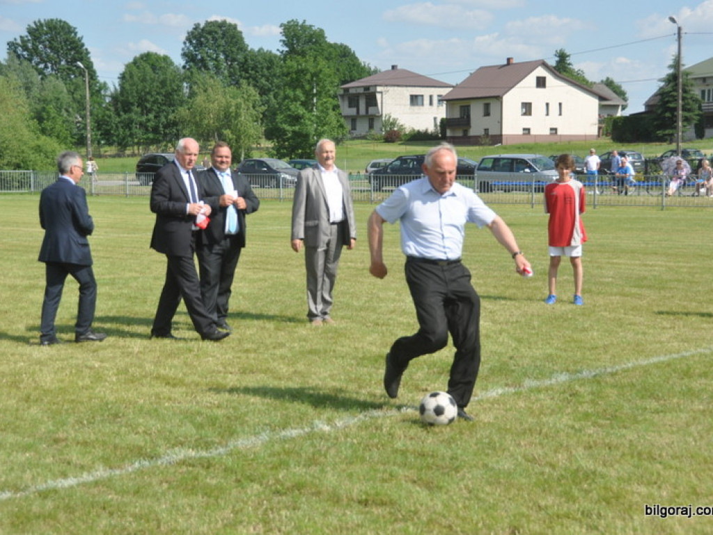 Nowe boiska, plac do ćwiczeń i siłownia zewnętrzna w Gminie Tarnogród i Łukowa. Uroczystego otwarcia dokonał wiceminister Stawiarski (FOTO)