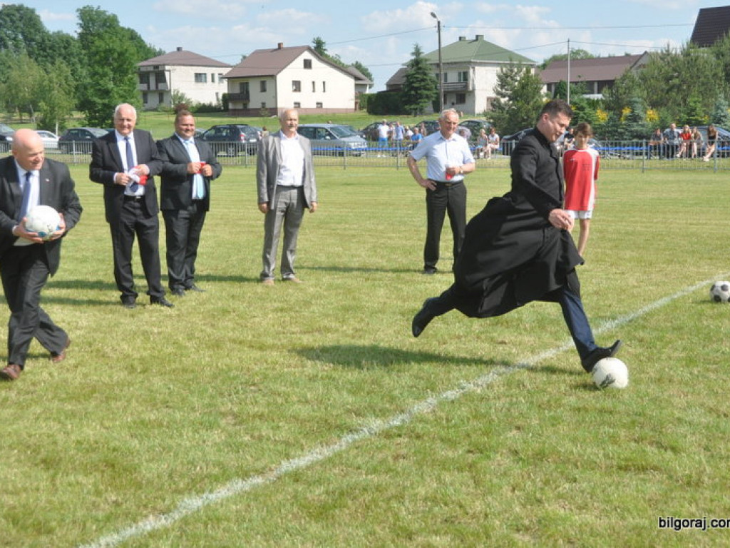 Nowe boiska, plac do ćwiczeń i siłownia zewnętrzna w Gminie Tarnogród i Łukowa. Uroczystego otwarcia dokonał wiceminister Stawiarski (FOTO)
