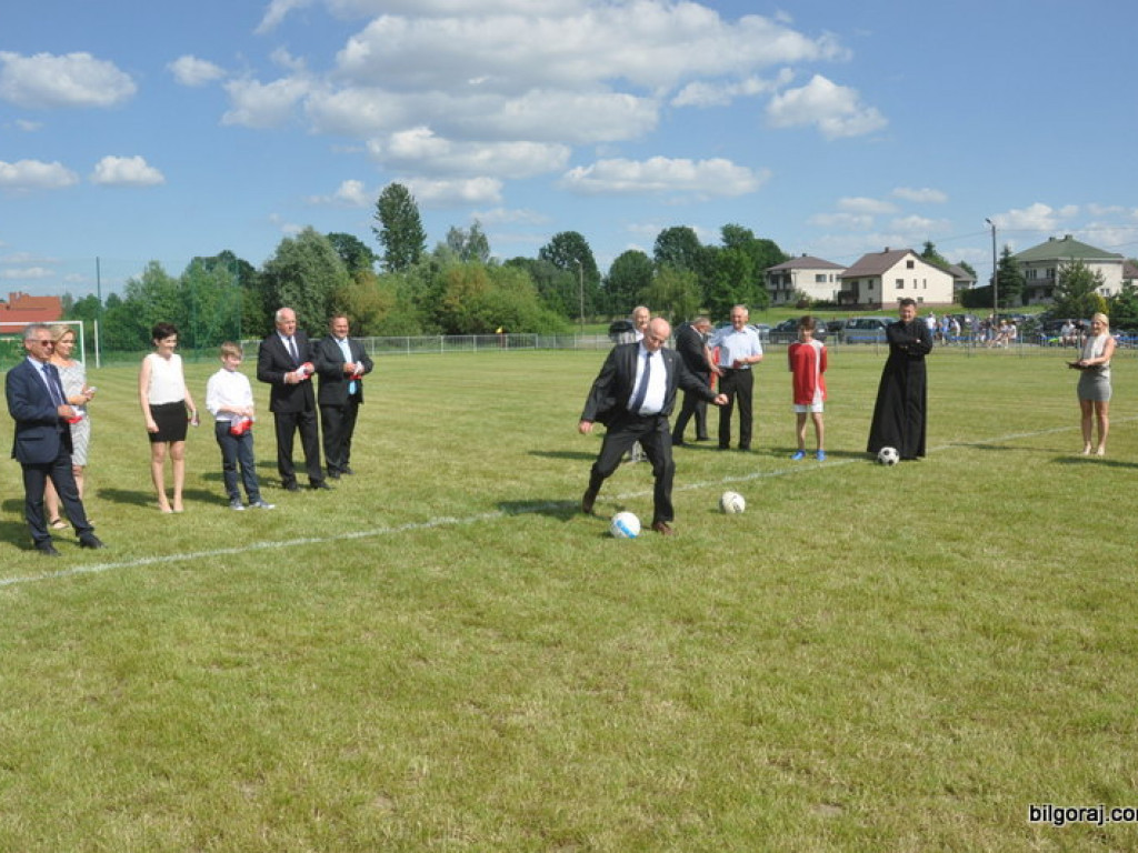 Nowe boiska, plac do ćwiczeń i siłownia zewnętrzna w Gminie Tarnogród i Łukowa. Uroczystego otwarcia dokonał wiceminister Stawiarski (FOTO)
