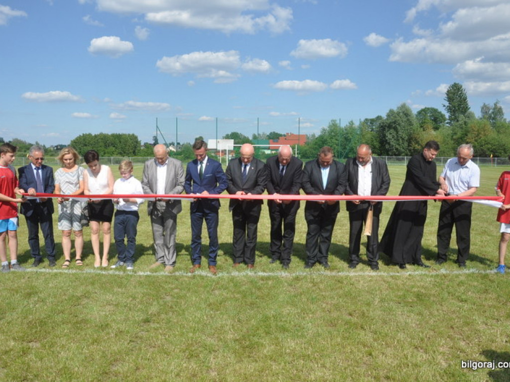 Nowe boiska, plac do ćwiczeń i siłownia zewnętrzna w Gminie Tarnogród i Łukowa. Uroczystego otwarcia dokonał wiceminister Stawiarski (FOTO)