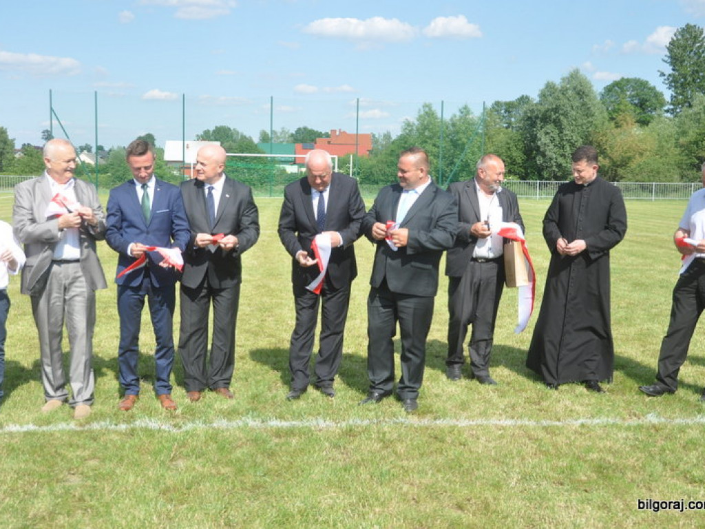 Nowe boiska, plac do ćwiczeń i siłownia zewnętrzna w Gminie Tarnogród i Łukowa. Uroczystego otwarcia dokonał wiceminister Stawiarski (FOTO)