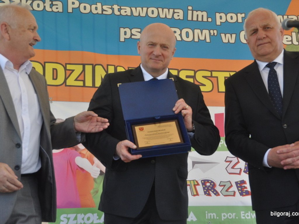 Nowe boiska, plac do ćwiczeń i siłownia zewnętrzna w Gminie Tarnogród i Łukowa. Uroczystego otwarcia dokonał wiceminister Stawiarski (FOTO)