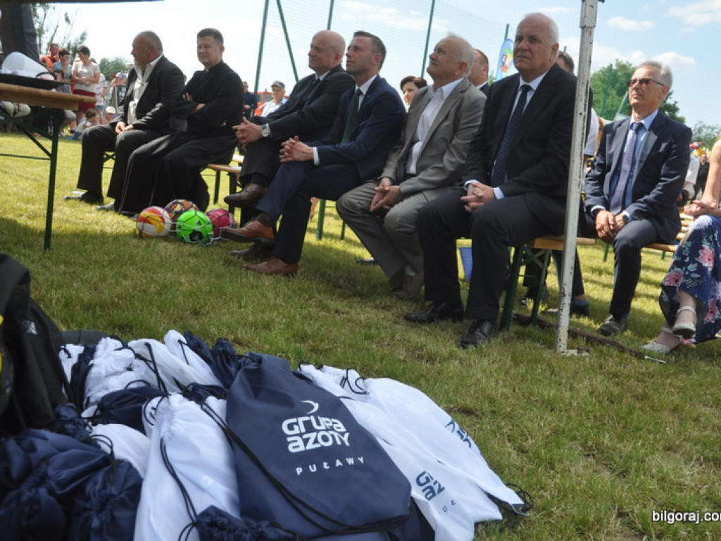 Nowe boiska, plac do ćwiczeń i siłownia zewnętrzna w Gminie Tarnogród i Łukowa. Uroczystego otwarcia dokonał wiceminister Stawiarski (FOTO)