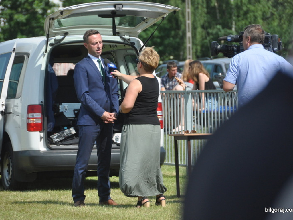 Nowe boiska, plac do ćwiczeń i siłownia zewnętrzna w Gminie Tarnogród i Łukowa. Uroczystego otwarcia dokonał wiceminister Stawiarski (FOTO)