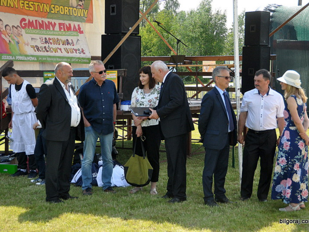 Nowe boiska, plac do ćwiczeń i siłownia zewnętrzna w Gminie Tarnogród i Łukowa. Uroczystego otwarcia dokonał wiceminister Stawiarski (FOTO)