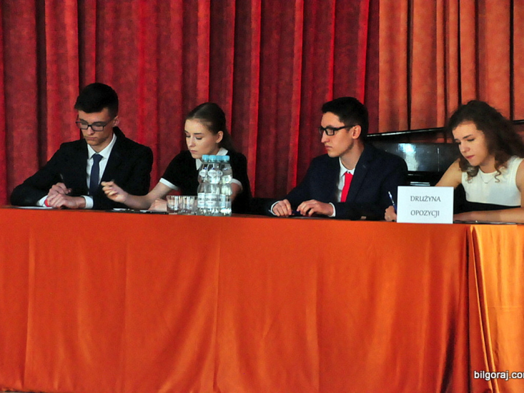 Młodzież debatowała nad handlem w niedzielę (FOTO)
