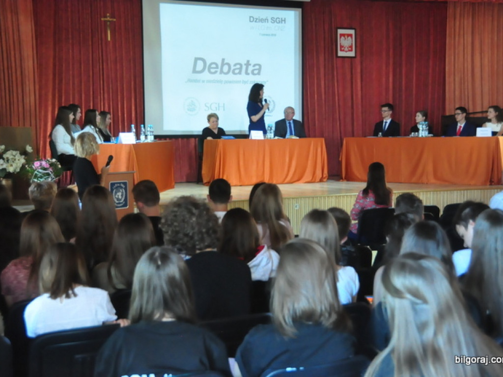 Młodzież debatowała nad handlem w niedzielę (FOTO)