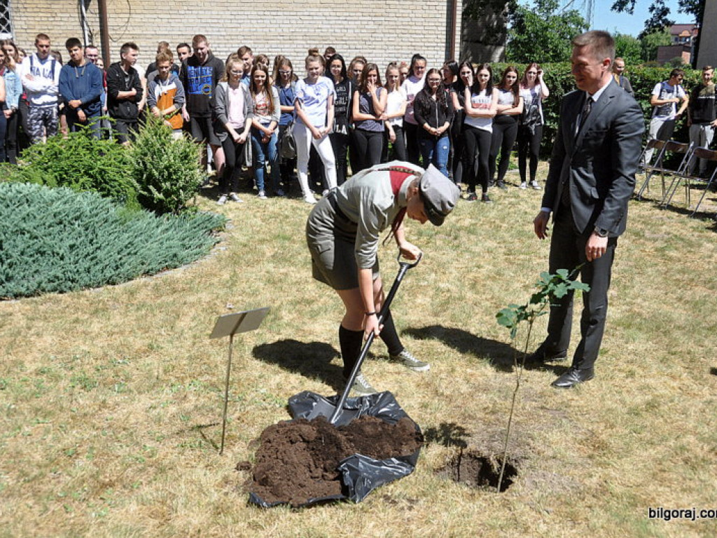 Dąb Niepodległości posadzono przy ZSZiO (FOTO)