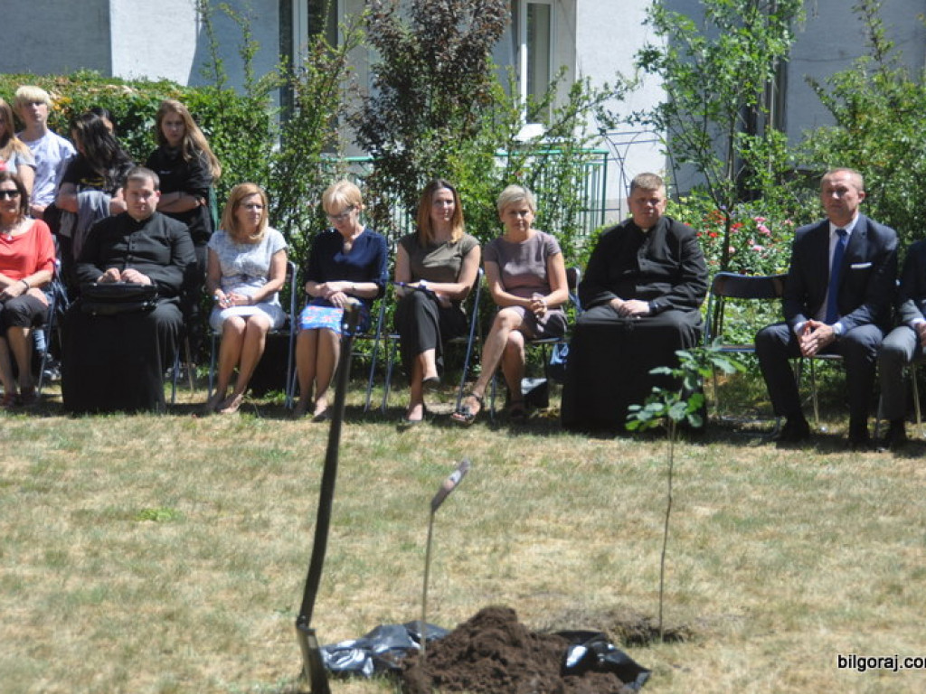 Dąb Niepodległości posadzono przy ZSZiO (FOTO)