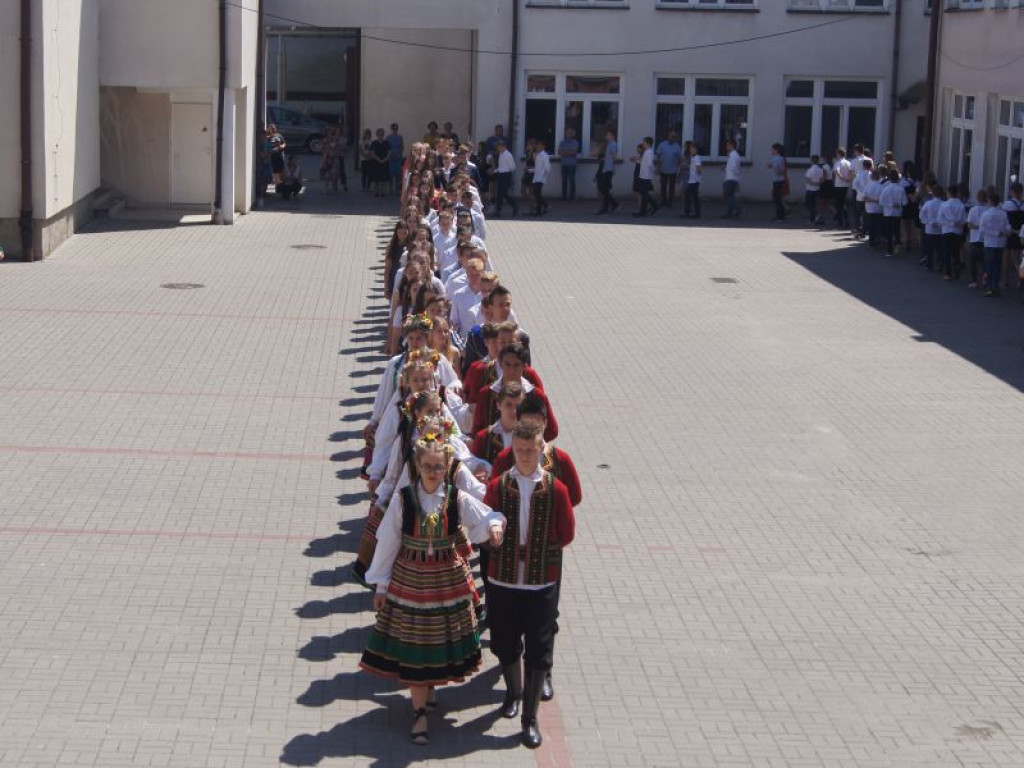 We Frampolu tańczono rekordowego poloneza na 100-lecie odzyskania niepodległości (FOTO)