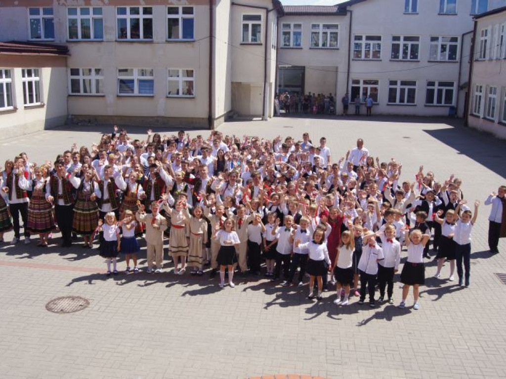 We Frampolu tańczono rekordowego poloneza na 100-lecie odzyskania niepodległości (FOTO)