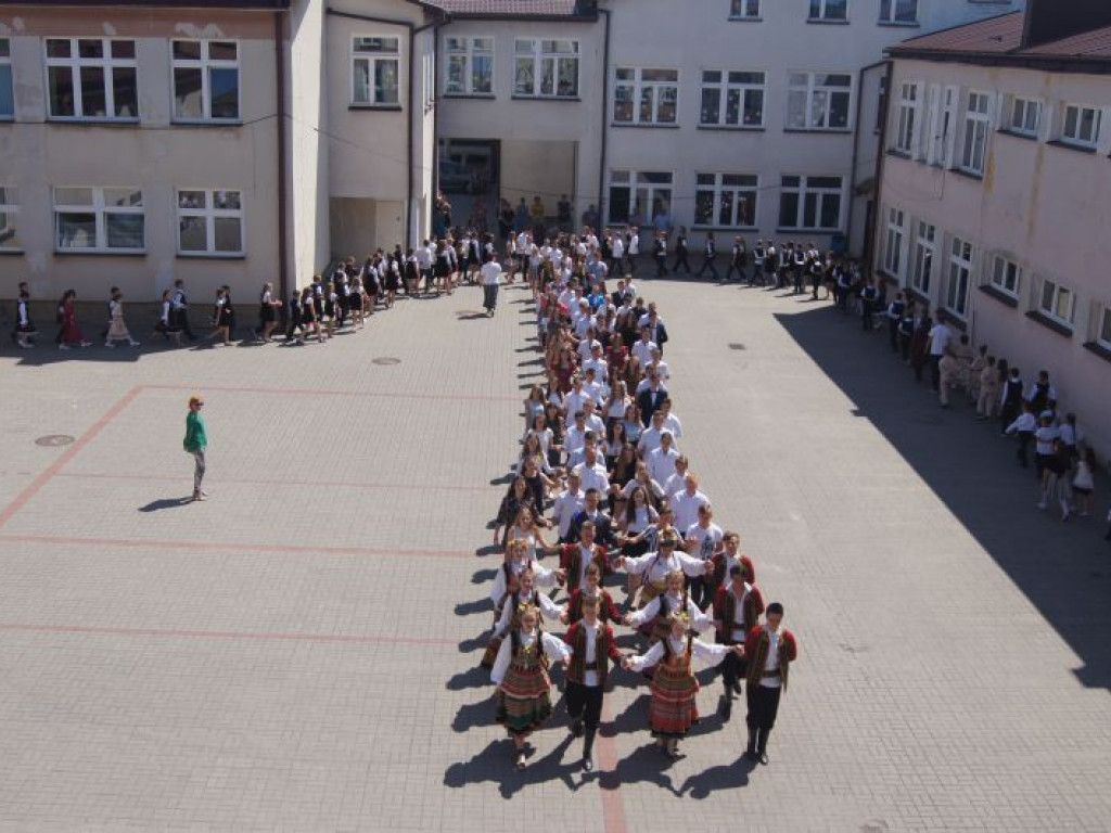 We Frampolu tańczono rekordowego poloneza na 100-lecie odzyskania niepodległości (FOTO)