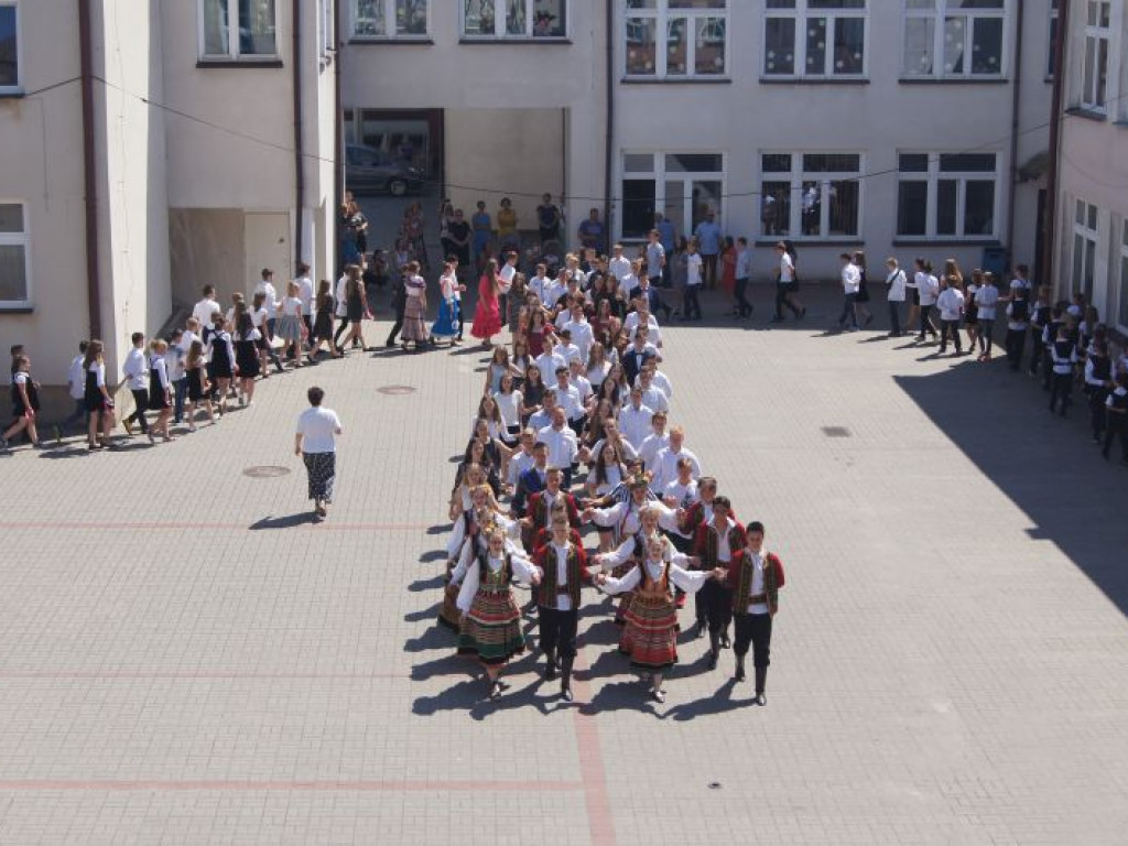 We Frampolu tańczono rekordowego poloneza na 100-lecie odzyskania niepodległości (FOTO)
