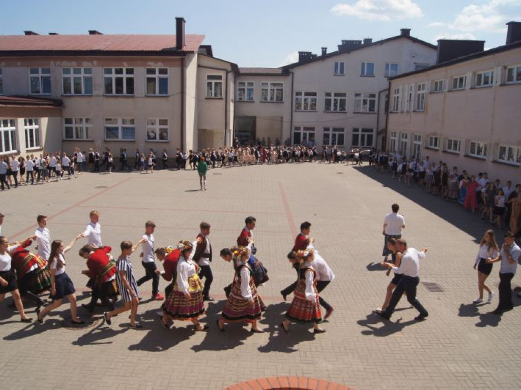 We Frampolu tańczono rekordowego poloneza na 100-lecie odzyskania niepodległości (FOTO)