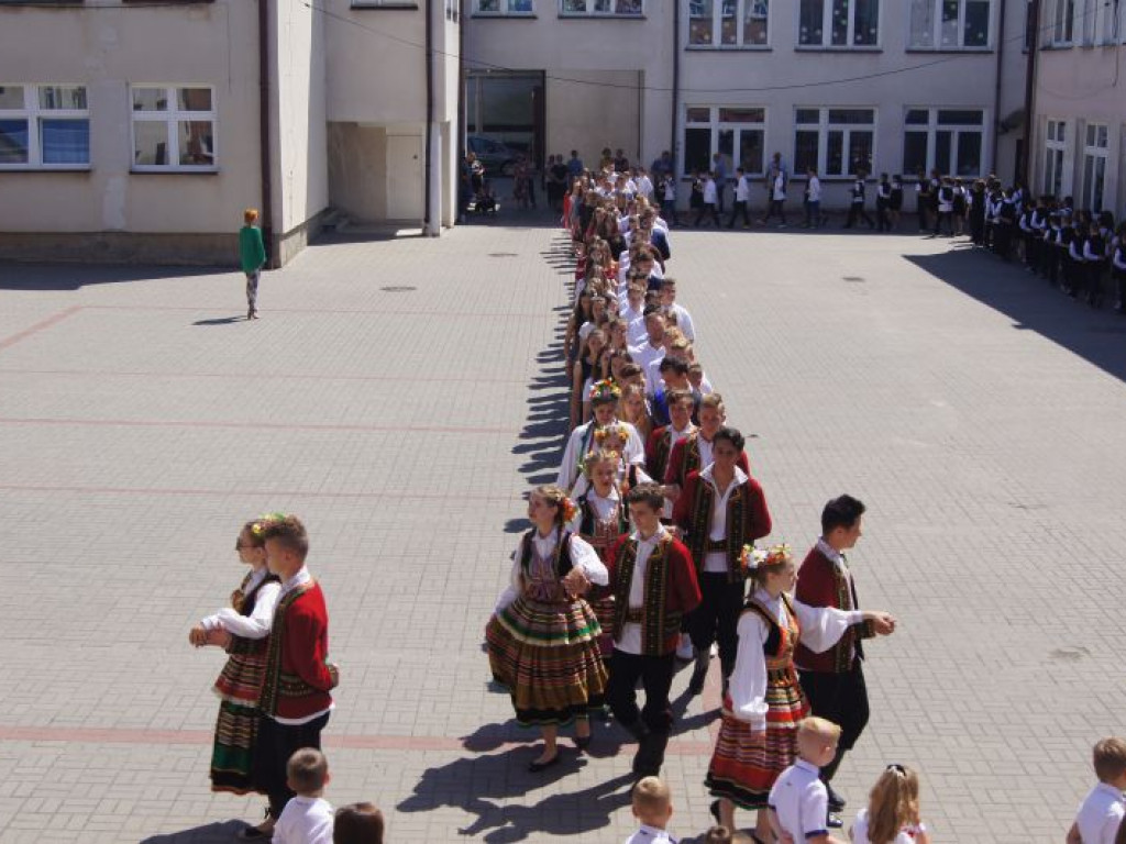 We Frampolu tańczono rekordowego poloneza na 100-lecie odzyskania niepodległości (FOTO)