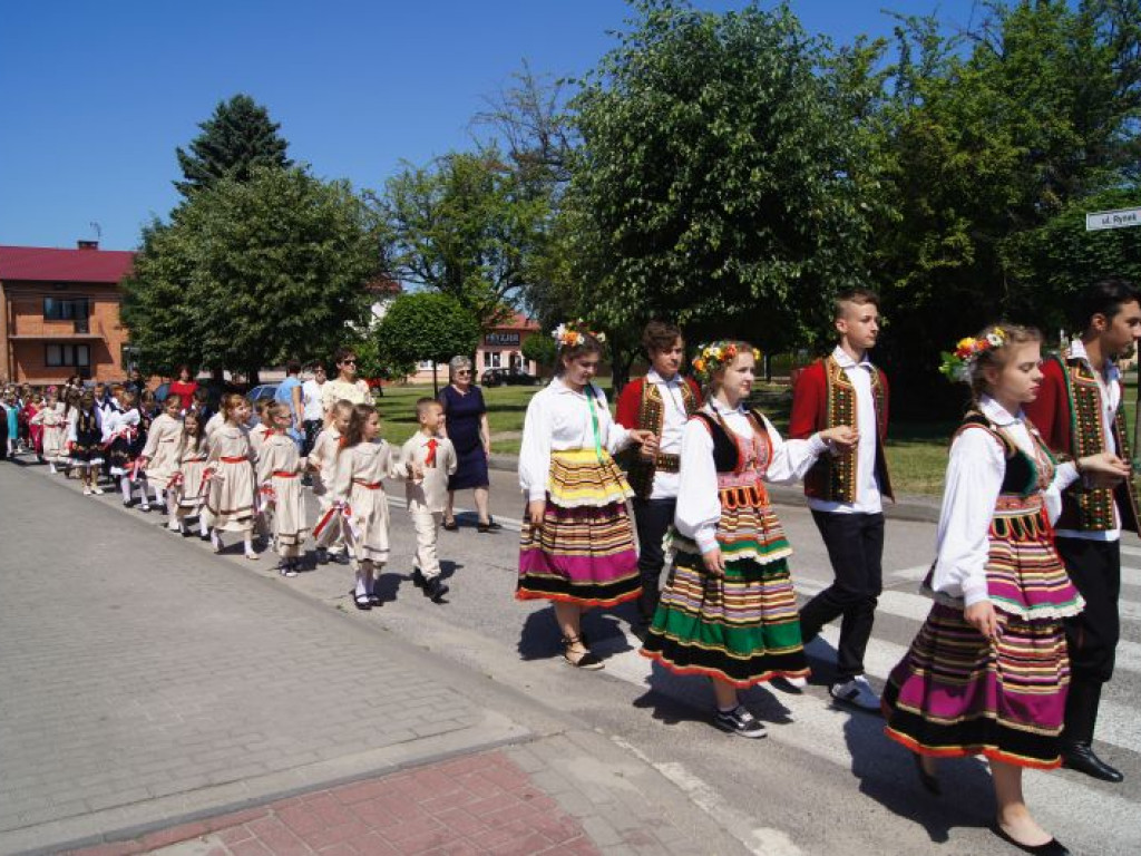We Frampolu tańczono rekordowego poloneza na 100-lecie odzyskania niepodległości (FOTO)