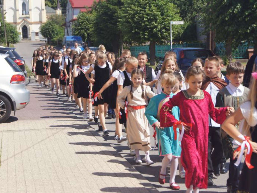 We Frampolu tańczono rekordowego poloneza na 100-lecie odzyskania niepodległości (FOTO)