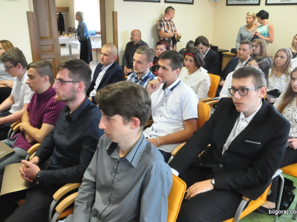 Powiatowy Dzień Olimpijczyka. Uczniowie wyróżnieni za osiągnięcia w nauce (FOTO)