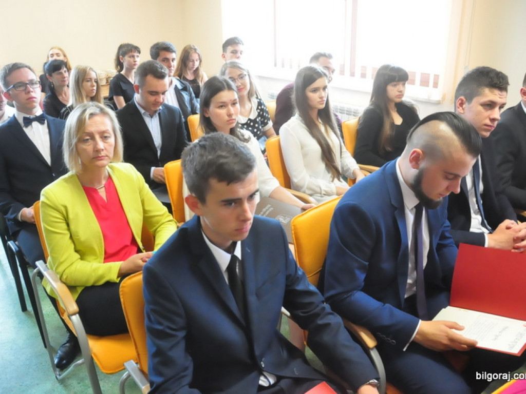 Powiatowy Dzień Olimpijczyka. Uczniowie wyróżnieni za osiągnięcia w nauce (FOTO)