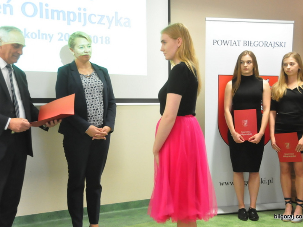 Powiatowy Dzień Olimpijczyka. Uczniowie wyróżnieni za osiągnięcia w nauce (FOTO)