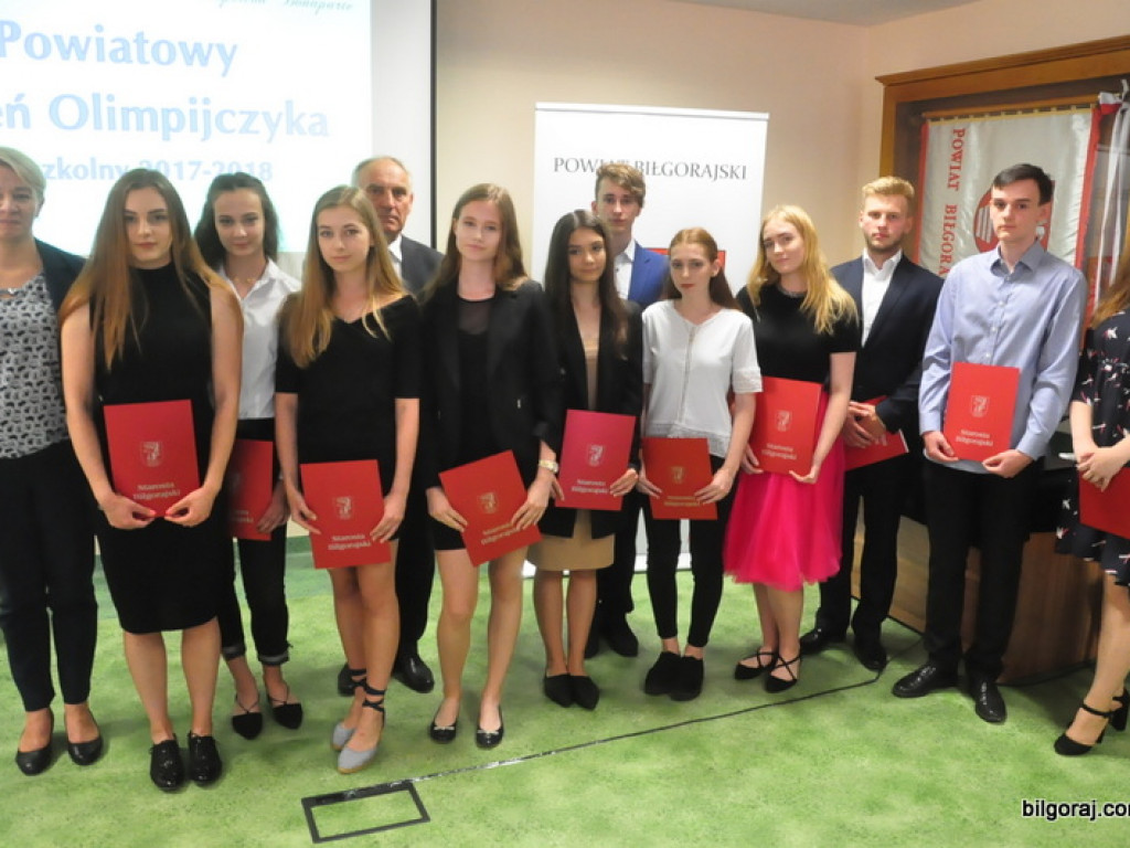 Powiatowy Dzień Olimpijczyka. Uczniowie wyróżnieni za osiągnięcia w nauce (FOTO)