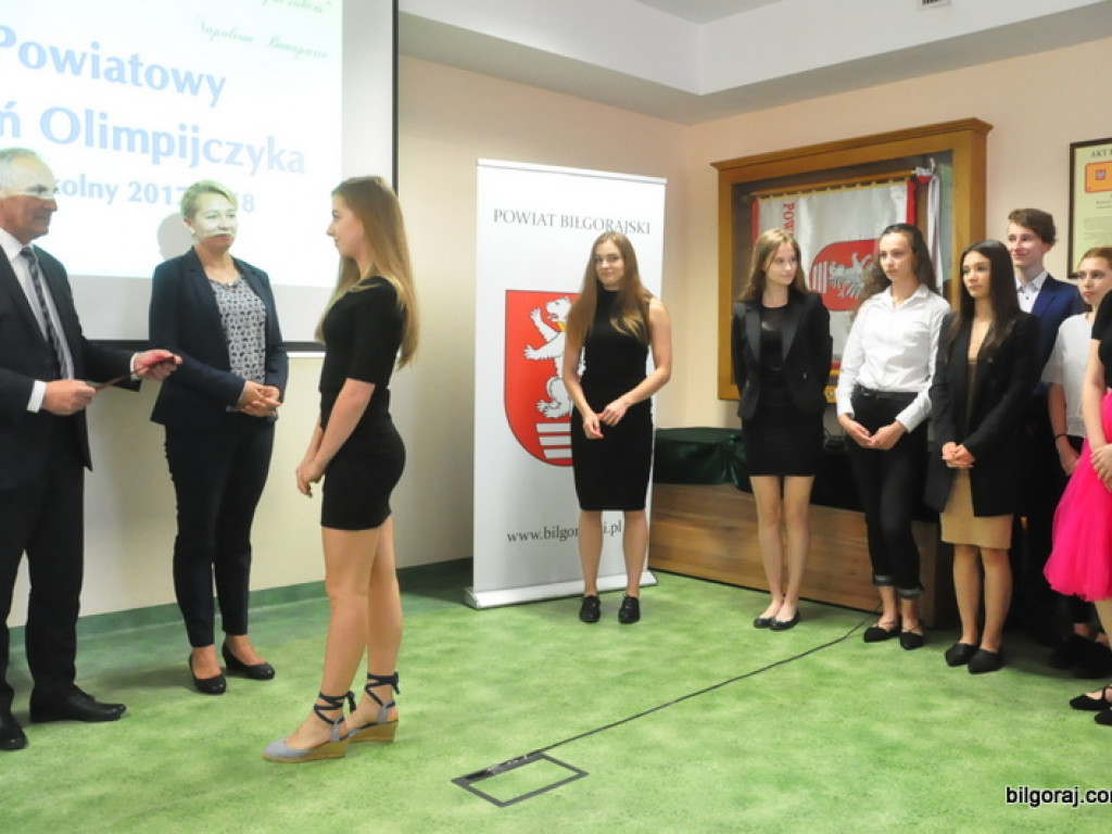 Powiatowy Dzień Olimpijczyka. Uczniowie wyróżnieni za osiągnięcia w nauce (FOTO)