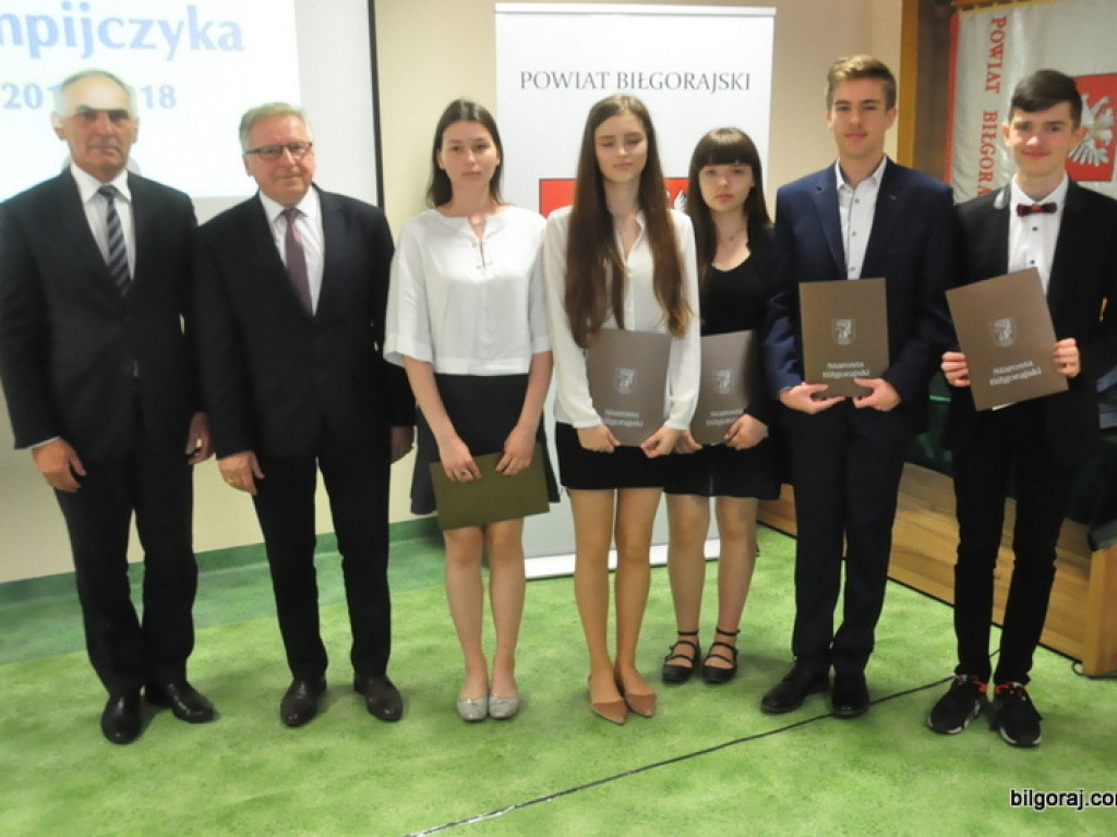 Powiatowy Dzień Olimpijczyka. Uczniowie wyróżnieni za osiągnięcia w nauce (FOTO)