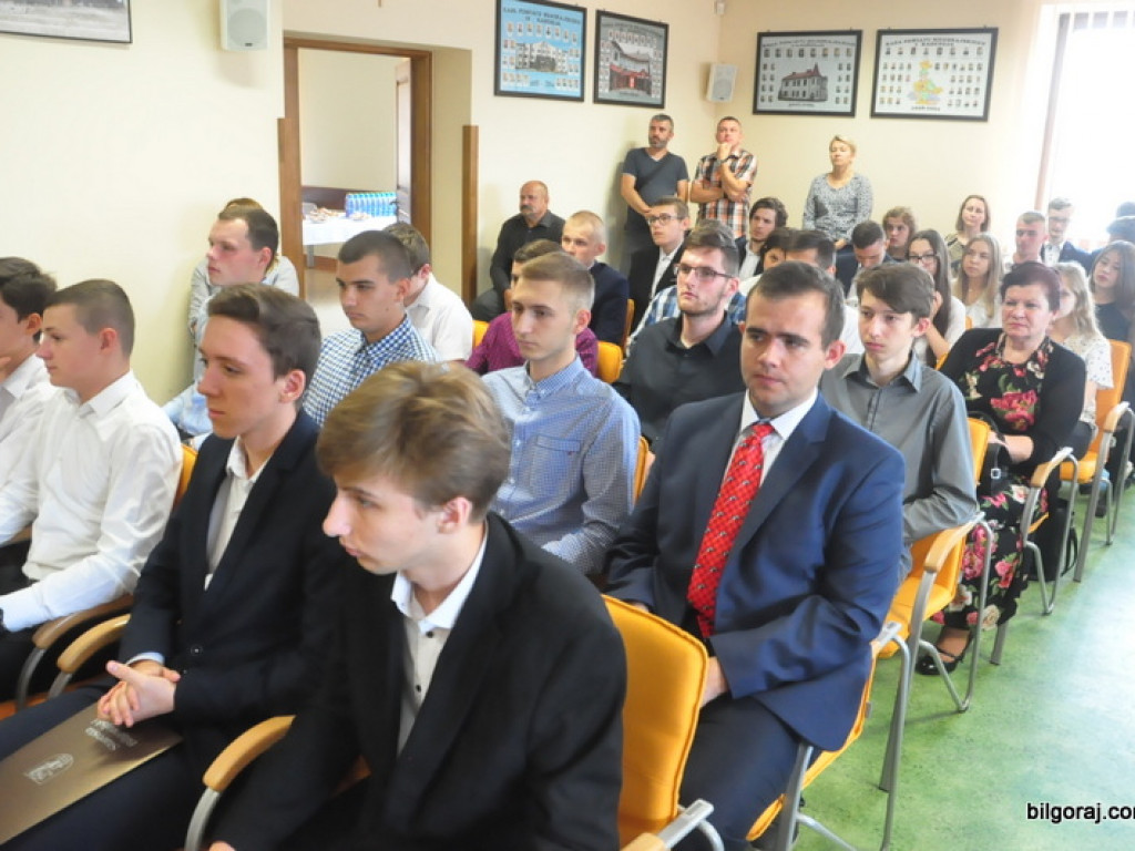 Powiatowy Dzień Olimpijczyka. Uczniowie wyróżnieni za osiągnięcia w nauce (FOTO)
