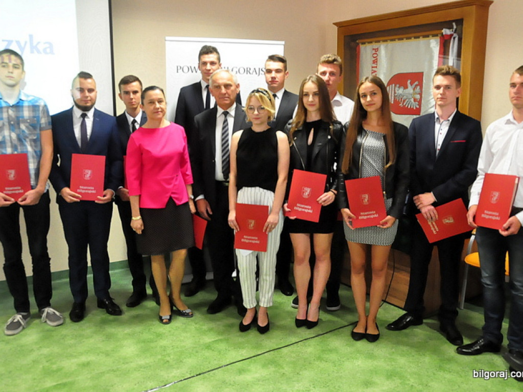 Powiatowy Dzień Olimpijczyka. Uczniowie wyróżnieni za osiągnięcia w nauce (FOTO)